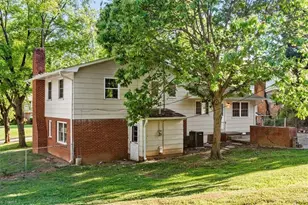 3010 Shady Lawn Dr, Greensboro, NC 27408 - Photo 33