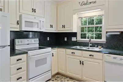 211 S Boyles Street, Pilot Mountain, NC 27041 - Photo 17