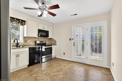 2804 Waters Edge Lane, Greensboro, NC 27410 - Photo 11