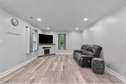 1009 W 25th Street, Winston-Salem, NC 27106 - Photo 9
