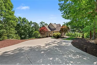 242 Harbor Drive E, Lexington, NC 27292 - Photo 3