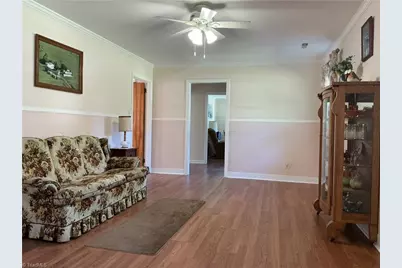 5812 Kings Court, Pleasant Garden, NC 27313 - Photo 9