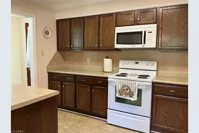 5812 Kings Court, Pleasant Garden, NC 27313 - Photo 13