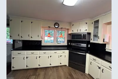 1217 W Main Street, Yadkinville, NC 27055 - Photo 7
