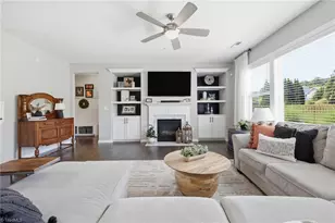 806 Blue Moon Ct, Greensboro, NC 27455 - Photo 9