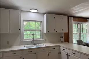 125 James St, Elkin, NC 28621 - Photo 9