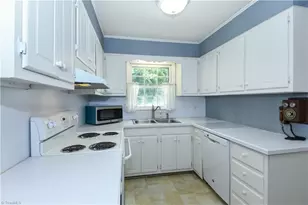 1823 Pope Ln, Kernersville, NC 27284 - Photo 17