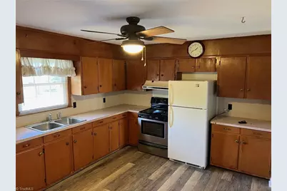 428 Adams Street, Dobson, NC 27017 - Photo 5