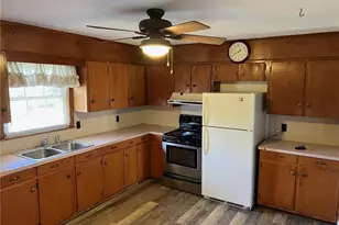 428 Adams St, Dobson, NC 27017 - Photo 5