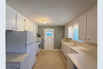 1407 Capri Road, Winston-Salem, NC 27103 - Photo 3
