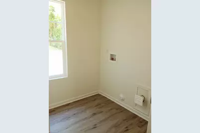 801 E Commerce Avenue, High Point, NC 27260 - Photo 9