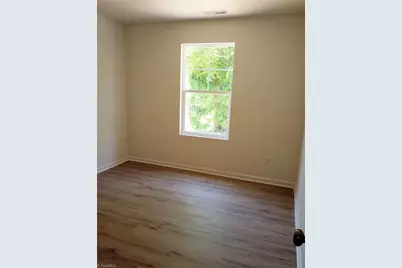 801 E Commerce Avenue, High Point, NC 27260 - Photo 11