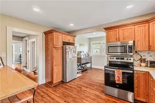 318 Oakdale St, Mount Airy, NC 27030 - Photo 7