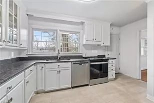 2209 Villa Dr, Greensboro, NC 27403 - Photo 3