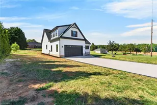 2361 Chaucer Ln, Winston-Salem, NC 27107 - Photo 3