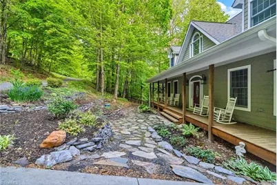 123 Laura Avenue, West Jefferson, NC 28694 - Photo 3