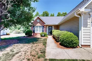 1052 Glyn Water Ln, High Point, NC 27265 - Photo 5