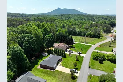 516 Lynchburg Road, Pilot Mountain, NC 27041 - Photo 5
