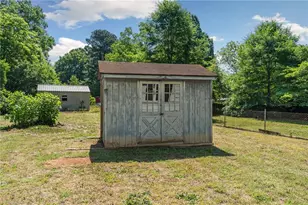 309 Hillside Dr, Lexington, NC 27295 - Photo 15