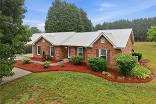 5200 Robin Ln, Randleman, NC 27317 - Photo 3