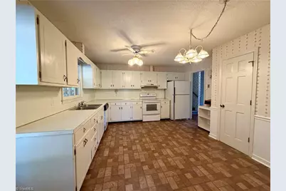 404 Irving Park Court, Kernersville, NC 27284 - Photo 7