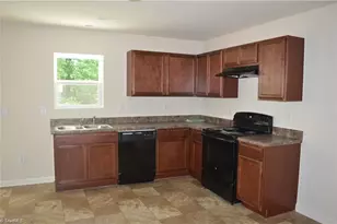 425 Sandybrooke Dr, High Point, NC 27265 - Photo 7