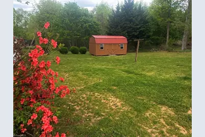184 Shamrock Avenue, Mount Airy, NC 27030 - Photo 3