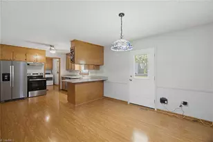 304 Oakwood Cir, Lexington, NC 27295 - Photo 9