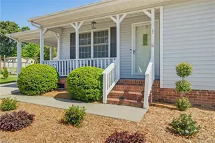 304 Oakwood Cir, Lexington, NC 27295 - Photo 5