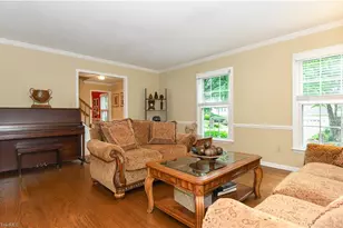 1304 Wakefield Pl, Greensboro, NC 27410 - Photo 9