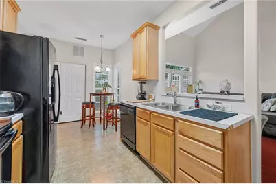 5757 Fox Ridge Lane, Winston-Salem, NC 27104 - Photo 7