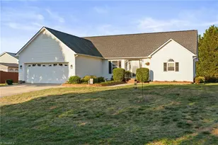 101 Erin Ln, Thomasville, NC 27360 - Photo 3
