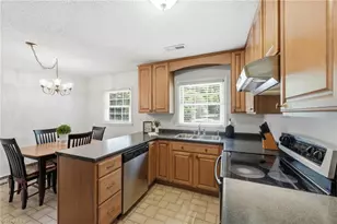 1905 Whitsett St, Burlington, NC 27215 - Photo 7