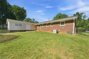 1905 Whitsett St, Burlington, NC 27215 - Photo 19