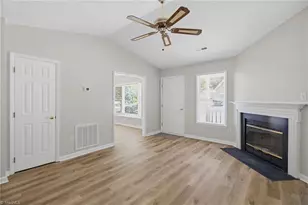 14 Collwood Ct, Greensboro, NC 27409 - Photo 5