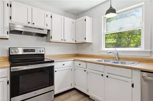 1920 Glenside Dr, Greensboro, NC 27405 - Photo 9