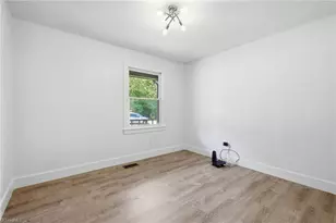 1920 Glenside Dr, Greensboro, NC 27405 - Photo 15