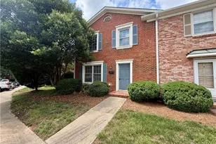 3204 Regents Park Ln, Greensboro, NC 27455 - Photo 3