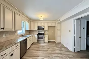 3204 Regents Park Ln, Greensboro, NC 27455 - Photo 9