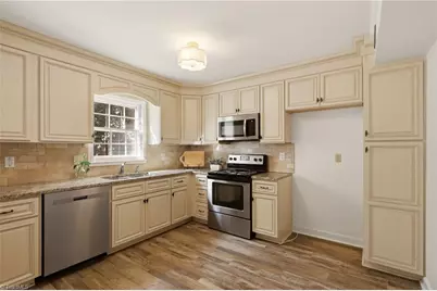 3204 Regents Park Lane #E, Greensboro, NC 27455 - Photo 11
