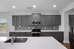 1606 Silver Lake Dr, Kernersville, NC 27284 - Photo 15