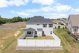1606 Silver Lake Dr, Kernersville, NC 27284 - Photo 5