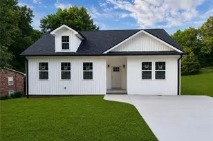 138 Pinnix St, Jonesville, NC 28642 - Photo 1
