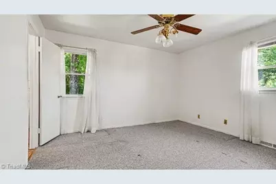 4105 Chateau Drive, Greensboro, NC 27407 - Photo 17