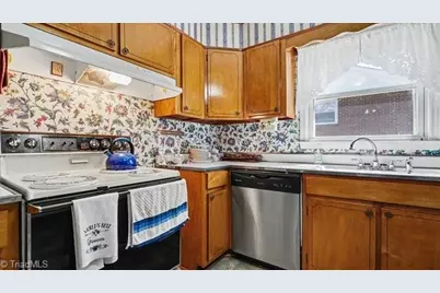 4105 Chateau Drive, Greensboro, NC 27407 - Photo 13