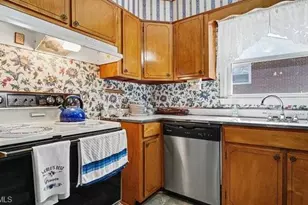 4105 Chateau Dr, Greensboro, NC 27407 - Photo 13