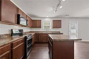 3423 Anita Glen Dr, Greensboro, NC 27405 - Photo 11