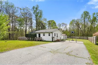 569 Pilot Circle, Thomasville, NC 27360 - Photo 5