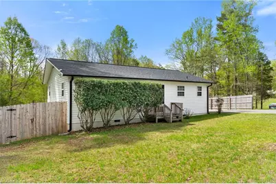 569 Pilot Circle, Thomasville, NC 27360 - Photo 7
