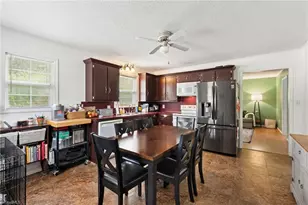 569 Pilot Cir, Thomasville, NC 27360 - Photo 13